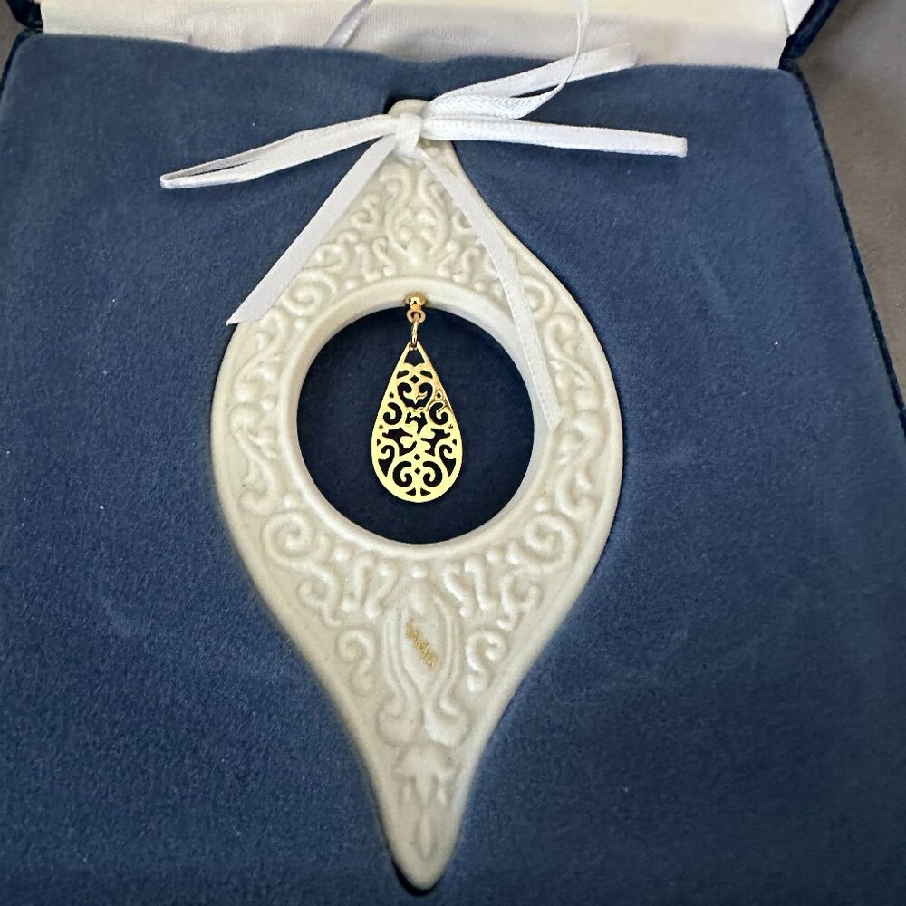 NIB Wedgwood Millennium Gems 1999 White Jasper Gold "Good Fortune" ornament